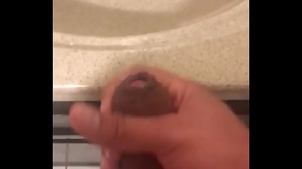 Jugando con mi verga hasta eyacular 