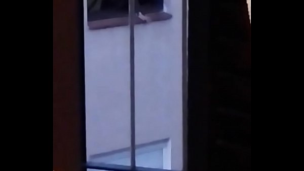 Exhibiciónistafrente_a la ventana