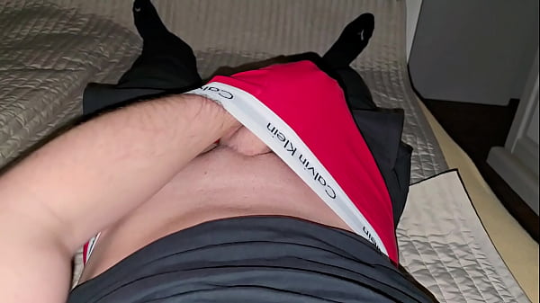 Deutscher Meister in roter Calvin Klein Boxer mit muskul&ouml_sen Beinen &amp_ &ndash_ PhantomGentX