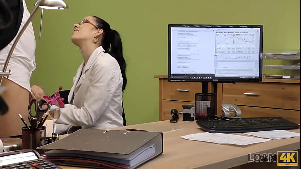 LOAN4K. Der Banktrip der Rocksänger_führt zu einem_frechen heißen Abenteuer