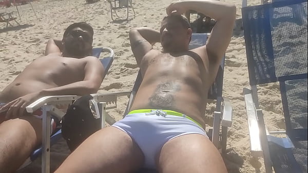 MACHO PEGOU GOSTOSO NO PAU 