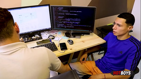 Novinho Dotado Fodendo O Nerd Safado! thumbnail