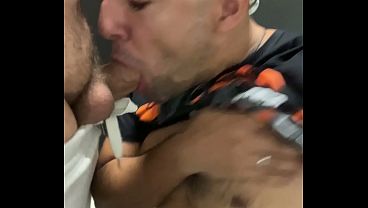 Depois Do Trabalho Encontrei Os Boys No Wc E Chupei Gostoso E Fodemos Escondidos. thumbnail