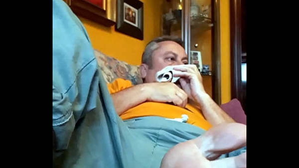 Pasando calor en el sof&aacute;, pongo a respirar mis huevos - AnzzoSan 