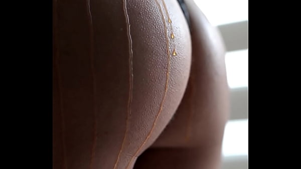 Play MP4 - Honey on the ass