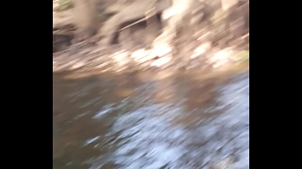 Play MP4 - Masturbandome  en el rio