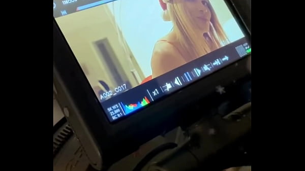 La m&egrave;re no&euml;l t&rsquo;attend pour un live tr&egrave;s chaud ce soir entre 20h et 00h ... 