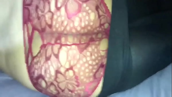 Play MP4 - DO&Ntilde;A MARY EN LEGGINS SE QUEDA A DESCANSAR EN MI CASA Y SE DEJA TOCAR EL CULO