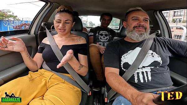Play MP4 - Casal de Swinger entra na carona e Sra Lovefire conta sobre seu GangBangs