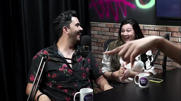 Play MP4 - Ele come&ccedil;ou a chupar os peitos dela&comma; e ela confessou comer o cu dele - Bella Mantovani e O Fera