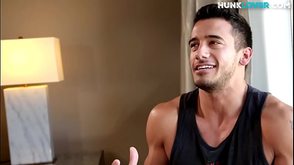 Smooth hunk sprays cum after wanking in the bath 