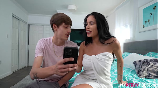 Play MP4 - New Stepmom Victoria June Make Promise To Stepson