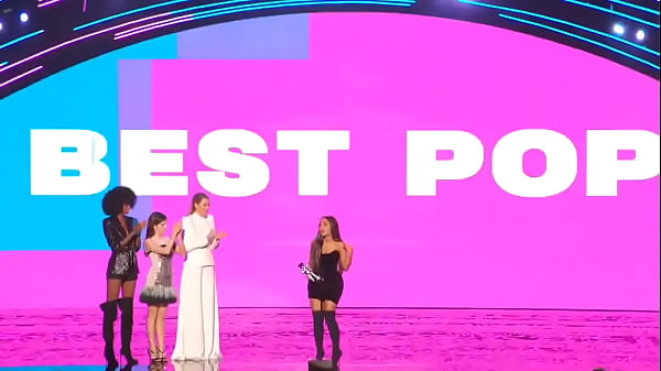 Ariana Grande Fudendo 7 Coreanos_em Premiação