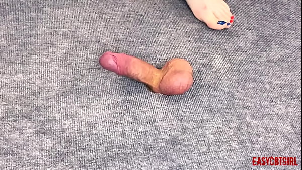 Play MP4 - I persuaded the slut to jerk off my dick with her feet and massage the balls&period; The bitch jerked off my dick hard on the milking board AnnyCandy Painboy