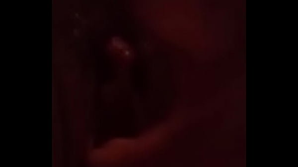 Dedeo mojandose toda la vagima 