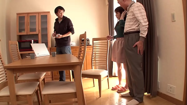 Play MP4 - 夫が喫煙している5分間で3発以上義父に中出しされて子供ができるほど毎日10発以上孕ませられている清廉妻 Vol&period;2 【パート1】