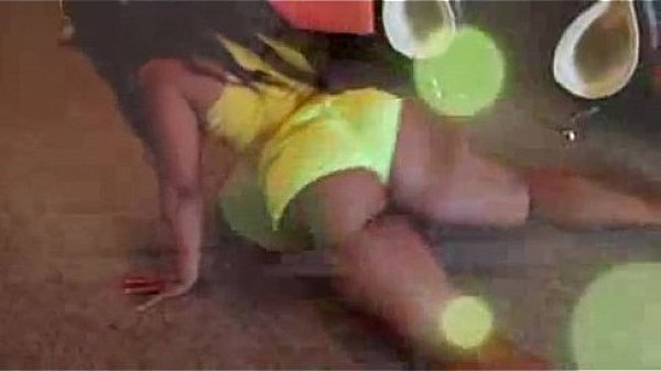 Morena dan&ccedil;ando funk essa morena representa hd 720p 1 