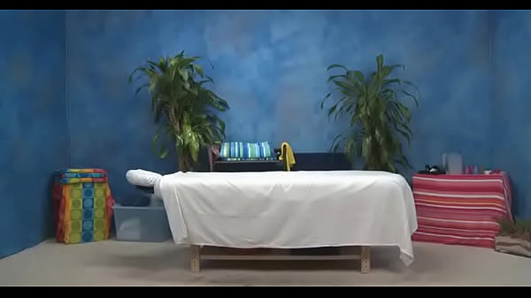 Nonton Beauty Bounds On Big Schlong thumbnail