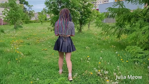 Play MP4 - I pick dandelions without panties
