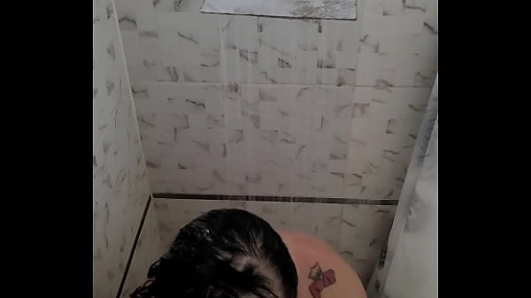 &iexcl;c&aacute;mara oculta prohibida mi hermanastra en la ducha desnuda &ndash; tetona bbw mojada que nunca deber&iacute;as ver 