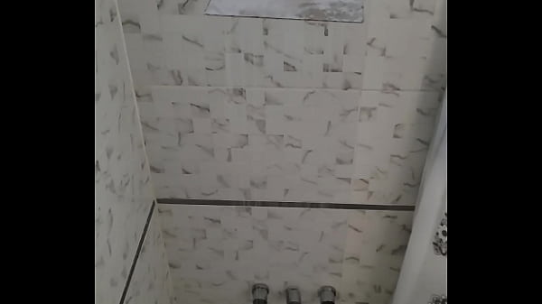 &iexcl;c&aacute;mara oculta prohibida mi hermanastra en la ducha desnuda &ndash; tetona bbw mojada que nunca deber&iacute;as ver