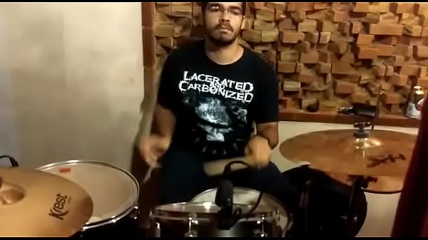 Moreno com2 paus_na mão