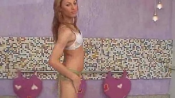 Amateur Shemale Dancing! 