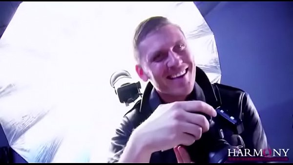 Nonton Crazy Leather Slut Fucks Hard thumbnail