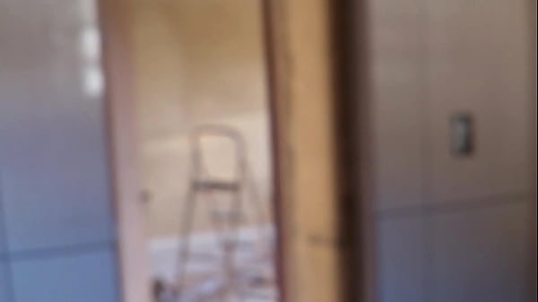 Jade has sex with an employee in the bathroom of the construction site 