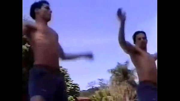 Play MP4 - L&eacute;o Passos vers&aacute;til