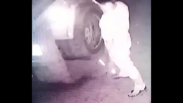 Pissing_caught on camera