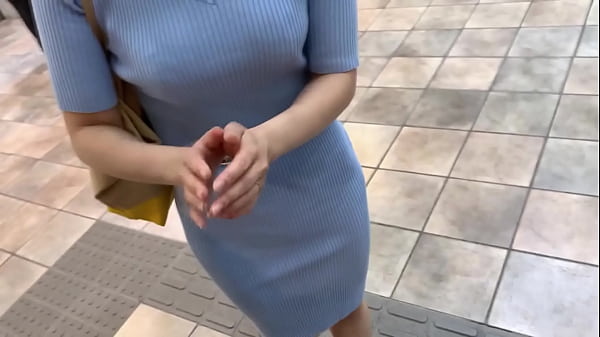 欲求不満すぎてスタッフを誘惑、チ○ポにむしゃぶり付く！淡泊な旦那と違う絶倫チ○ポに大興奮！