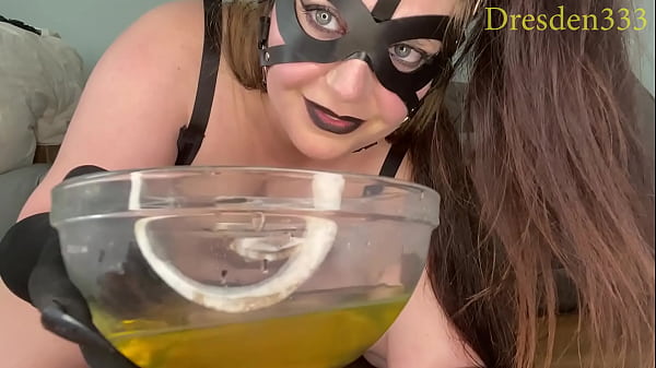Play MP4 - Femdom Piss Play With Catwoman