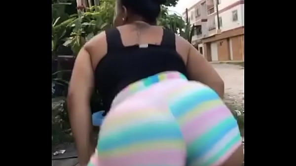 Quenga de favela com seu cuz&atilde;o 