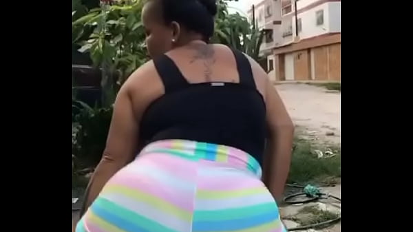 Quenga de favela com seu cuz&atilde;o 