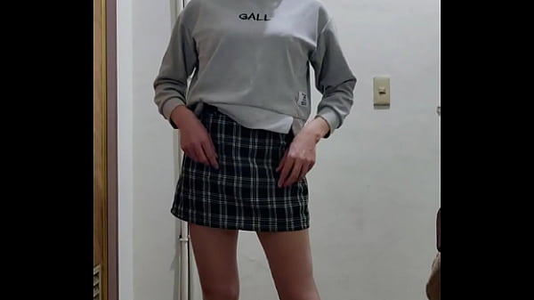 Play MP4 - 【伪娘】美腿娘楼梯间手冲射出