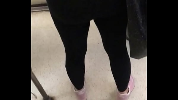 Culo gigante en metro de Santiago