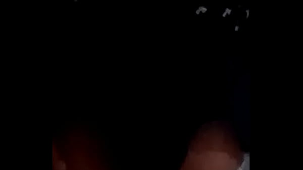 Devora de putota de negro