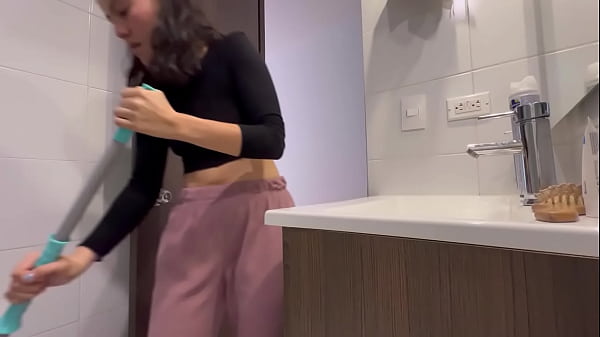 Play MP4 - La empleada de mi esposo me toca en el ba&ntilde;o y en la noche me pega su culo de lesbiana rica&comma; cuando mi marido no esta&period;&period;&period;