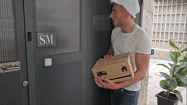 Play MP4 - Free first mn of The SM Club Delivery man