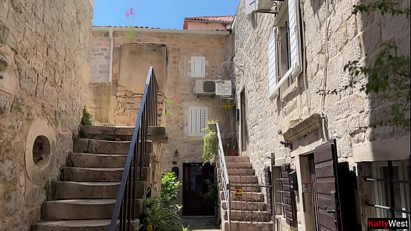 Nonton Resort Romance - Babe Seduces Stranger For Rough Sex thumbnail