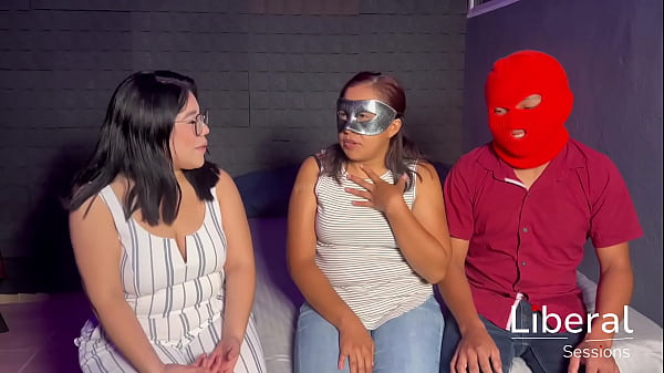 Cuckold Cumple La Fantas&iacute;a De Su Mujer En Un Tr&iacute;o Por Primera Vez thumbnail