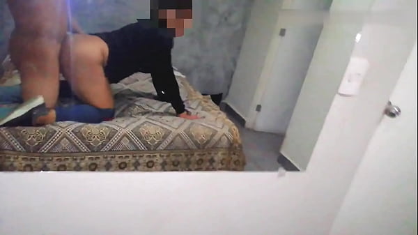 Mi primo quería invitarme_a beber cerveza y me termina follando_por el culo.