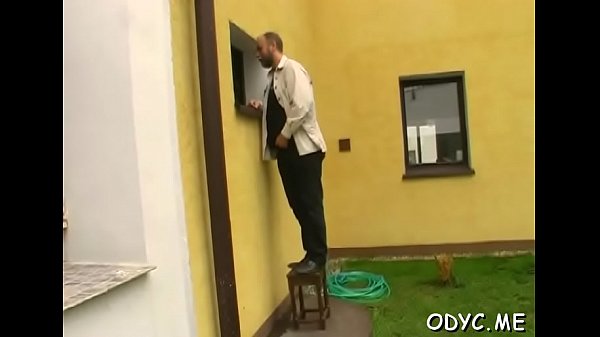 Cheerful maid Vera is fingered