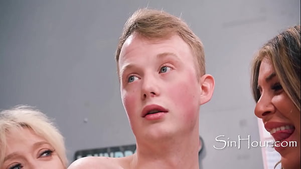 MILF Overload At_The Laundromat