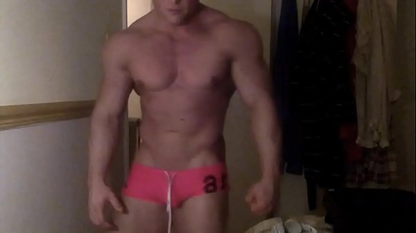 Play MP4 - muscle jock flex in tight swimwear with semi hard on