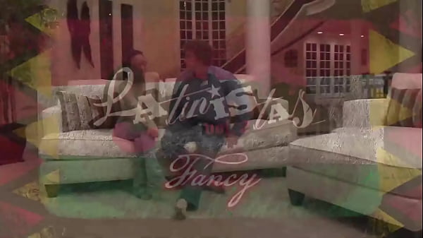 Nonton Tia Cyrus Loses Glasses, Gains Wild Ride thumbnail