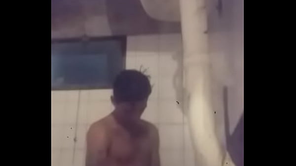 Se pajea cuando su mujer no est&aacute; y manda su video por whatsapp 