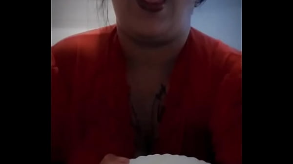 Tu tetona favorita te bate la cremita y se la come toda.Retuit si te gustaria encontrarme asi en tu cocinaYour favorite ... 