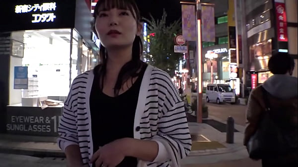 お金に困っている消費者金融利用者にインタビューをし、謝礼金と引き換えにエッチをしちゃおうという企画！今回のターゲットはりんこさん28歳 thumbnail